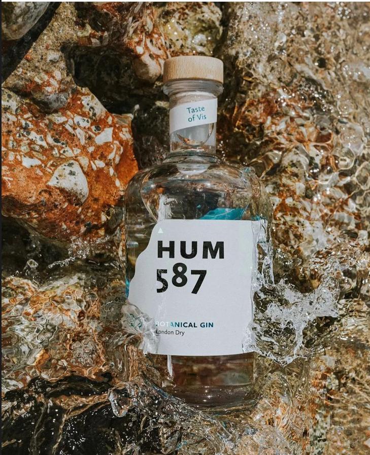 Hum 587 Botanical Gin